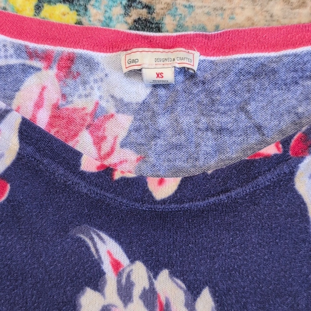 Gap Scoop Neck Long Sleeve Tee Red White Blue Floral Pattern XS - Picture 2 of 5
